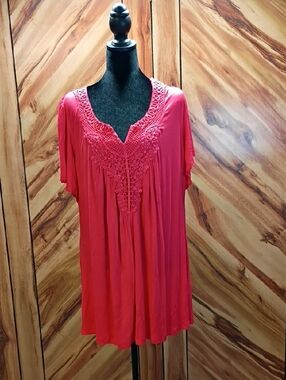 Covington Woman Crochet-Trim V-Neck Top in Coral Pink Size 3X